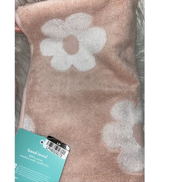 Kids' Bath Towel with SILVADUR™ Antimicrobial Technology - Pillowfort™ “5475” - Picture 4 of 7